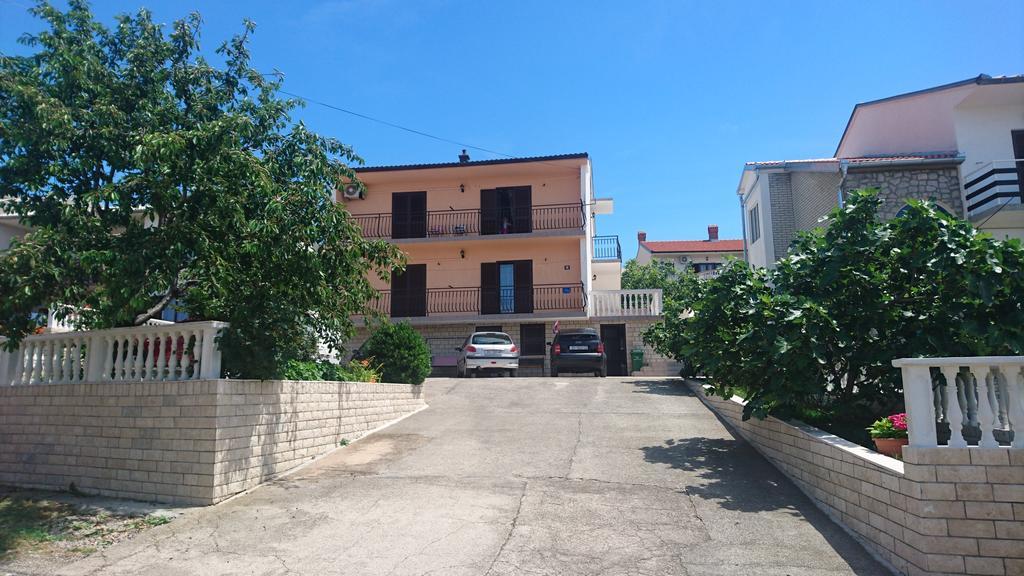 סנג' Apartment Leona מראה חיצוני תמונה